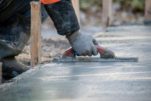 Best Concrete Sidewalk Installation  in Kaukauna, WI